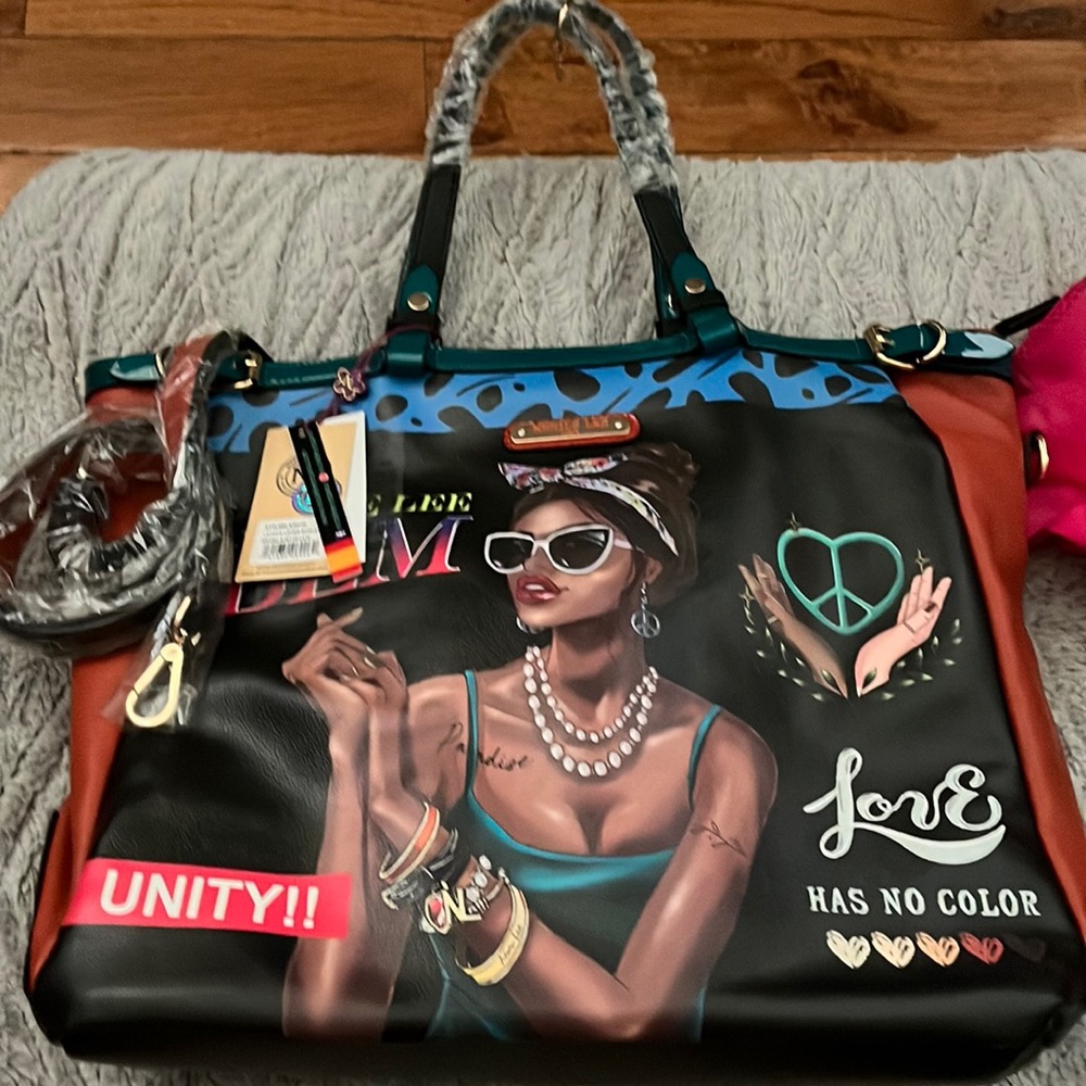 An amazing Nicole Lee, big spacious bag